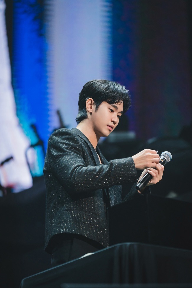 Kim Soo-hyun Concludes 2024 Asia Tour with Epic Fan Meeting and Emotional Farewell