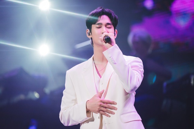 Kim Soo-hyun Concludes 2024 Asia Tour with Epic Fan Meeting and Emotional Farewell