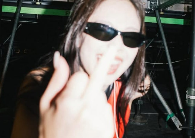 Blackpink Jennie Finger Cursing + Breast Touching