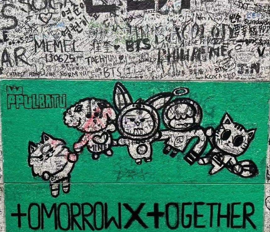 TXT Fans Accused Of Defacing BTS Mural At Big Hit’s Old Building
