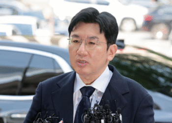 HYBE’s Bang Si-hyuk Banned From Leaving Korea