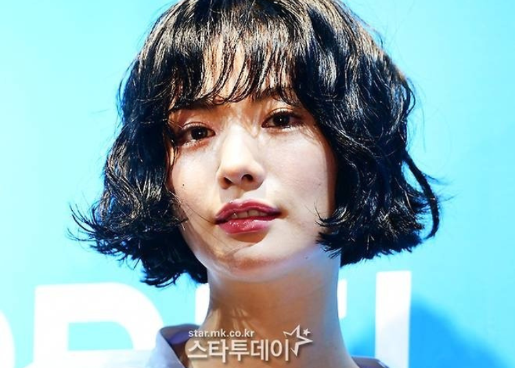 Nana Heroically Subdues Armed Intruder at Home, Mother Injured